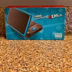New Nintendo 2DS XL.Everything is functional. Original Box. Missing stylus.